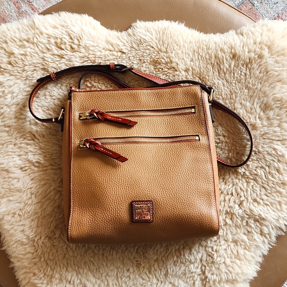 Gorgeous NWOT Dooney & Bourke Triple Zip Carmel Leather Messenger Bag 🤎🧡 - Picture 2 of 16